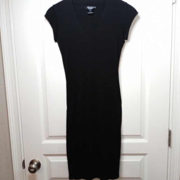 Joe & Elle Dresses & Skirts - Fitted V-Neck Cap Sleeve Dress Black Sz. S/M Joe & Elle